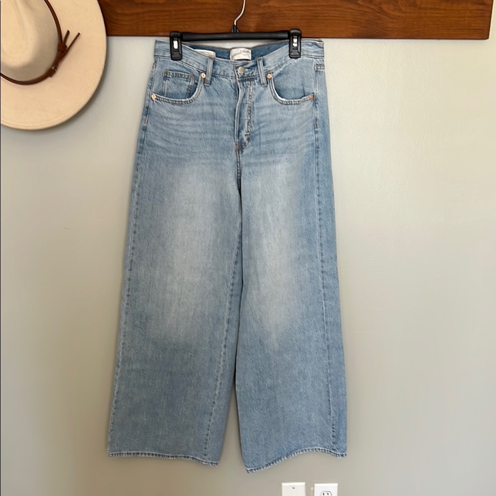 Universal Thread- mid-rise super wide leg
Size 8
Waist 16in 
Inseam 32in